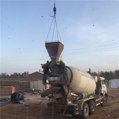 古塔区“精准瞄准”—— 吊车的 “定位导航” 技术