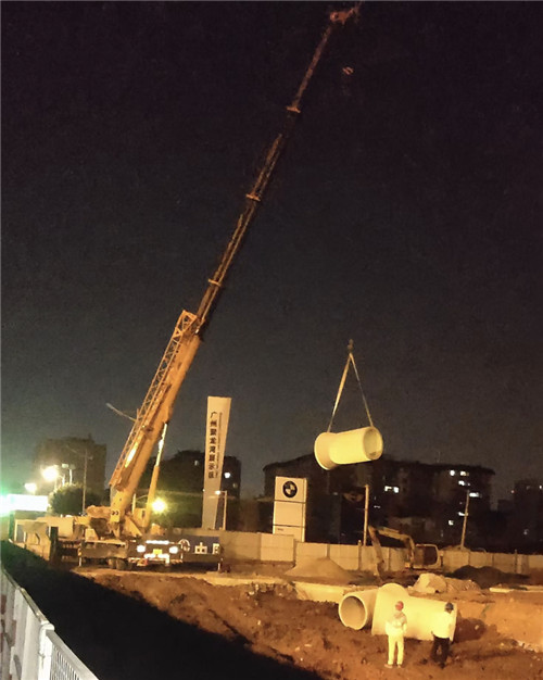 古塔区“弯臂矫正”—— 吊车的 “形变补偿” 技术